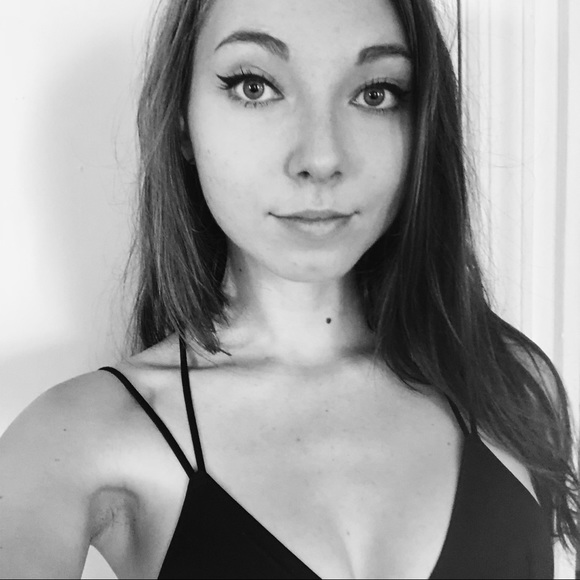 Meet Your Posher, Oriane! - Picture 1 of 4